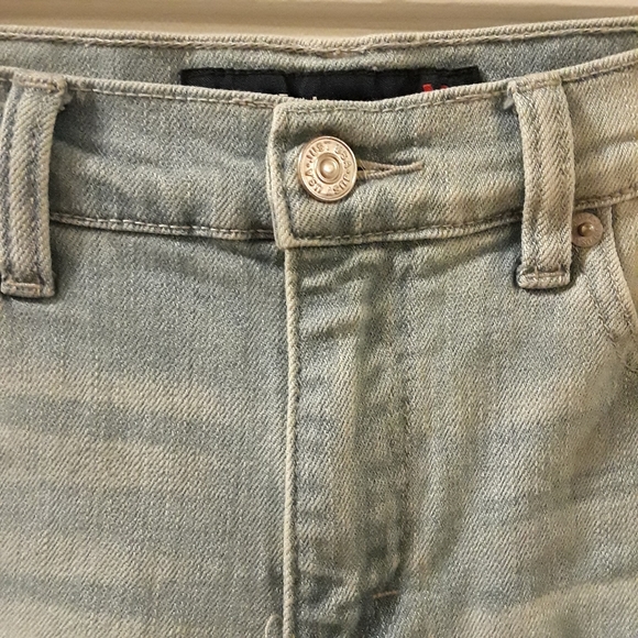 Just USA Womens Jean Shorts Size M Denim Bermuda Distressed Light Wash Mid - Picture 3 of 13